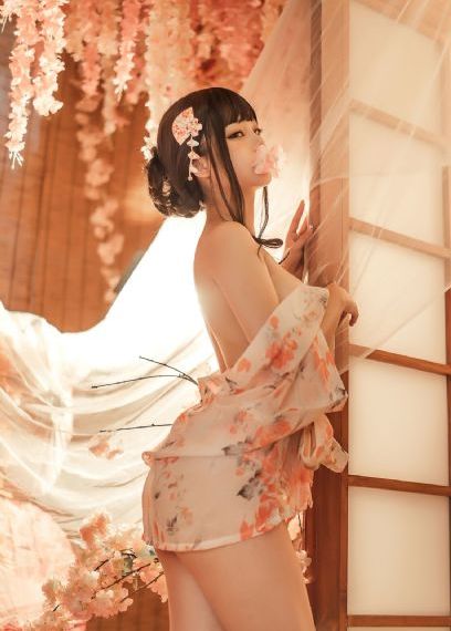女生趴下打屁股的视频_国产剧免费播放