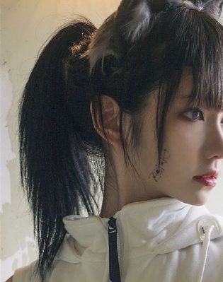 欧美女弹力裤街拍_超清高清完整版
